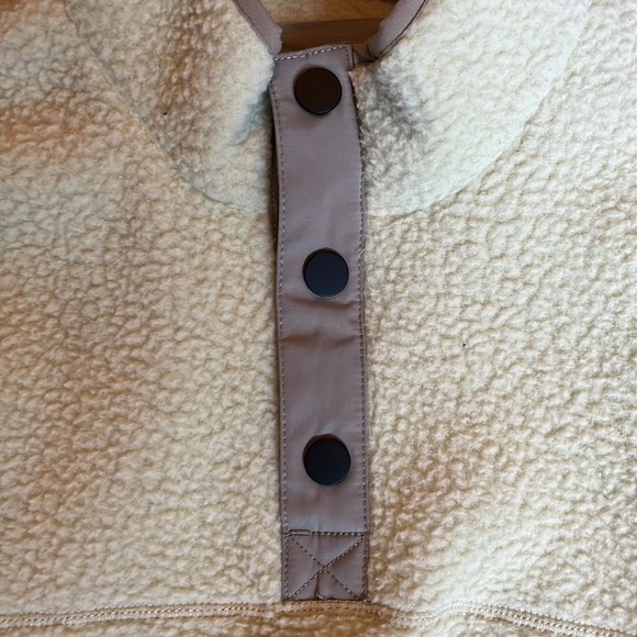 Everlane | The ReNew Fleece Pullover Quarter Snap, Medium, Winter, Pale Yellow - Picture 10 of 11